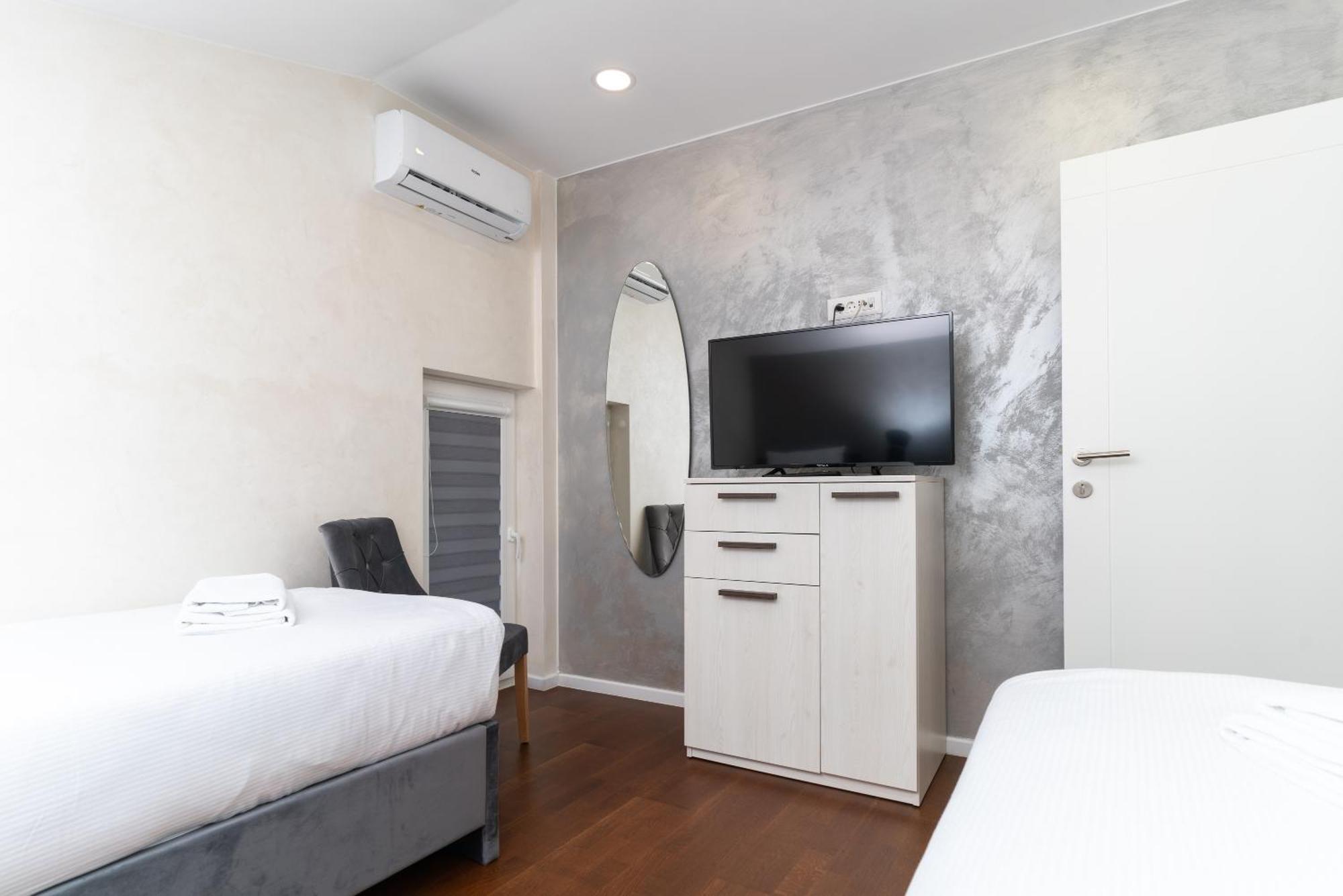 Ornament Hotel And Apartments Сараево Экстерьер фото