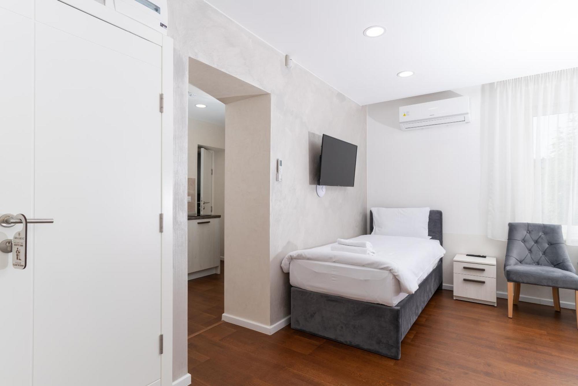 Ornament Hotel And Apartments Сараево Экстерьер фото