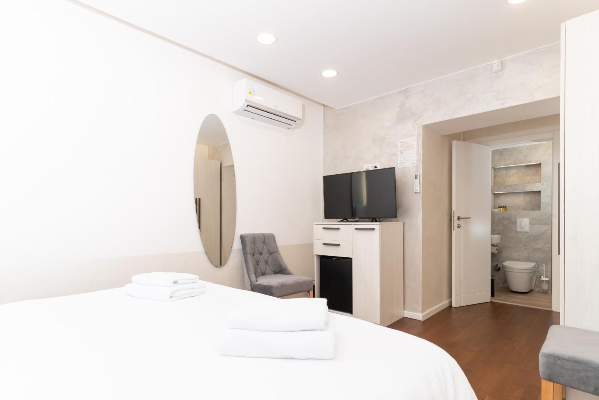 Ornament Hotel And Apartments Сараево Экстерьер фото