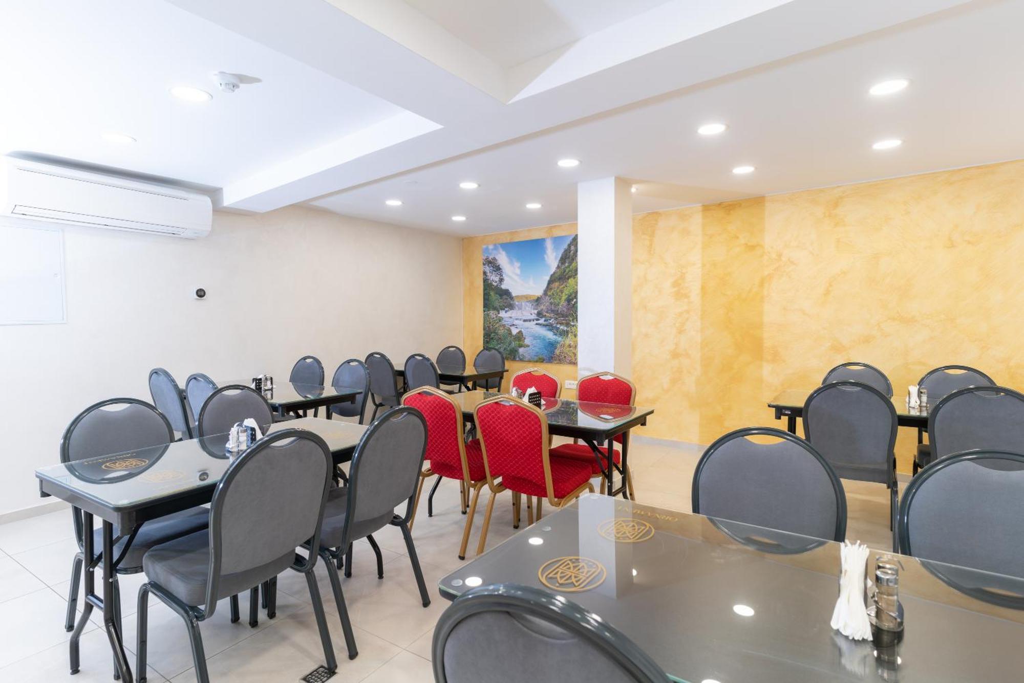 Ornament Hotel And Apartments Сараево Экстерьер фото